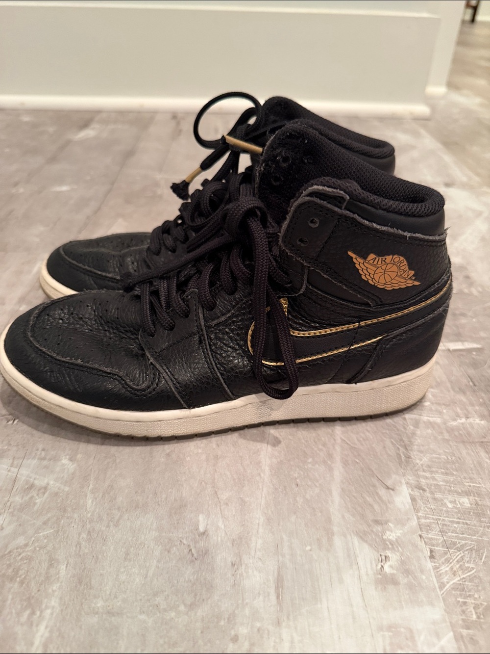 Air Jordan 1 Mid 'Black Gold' Size 5y